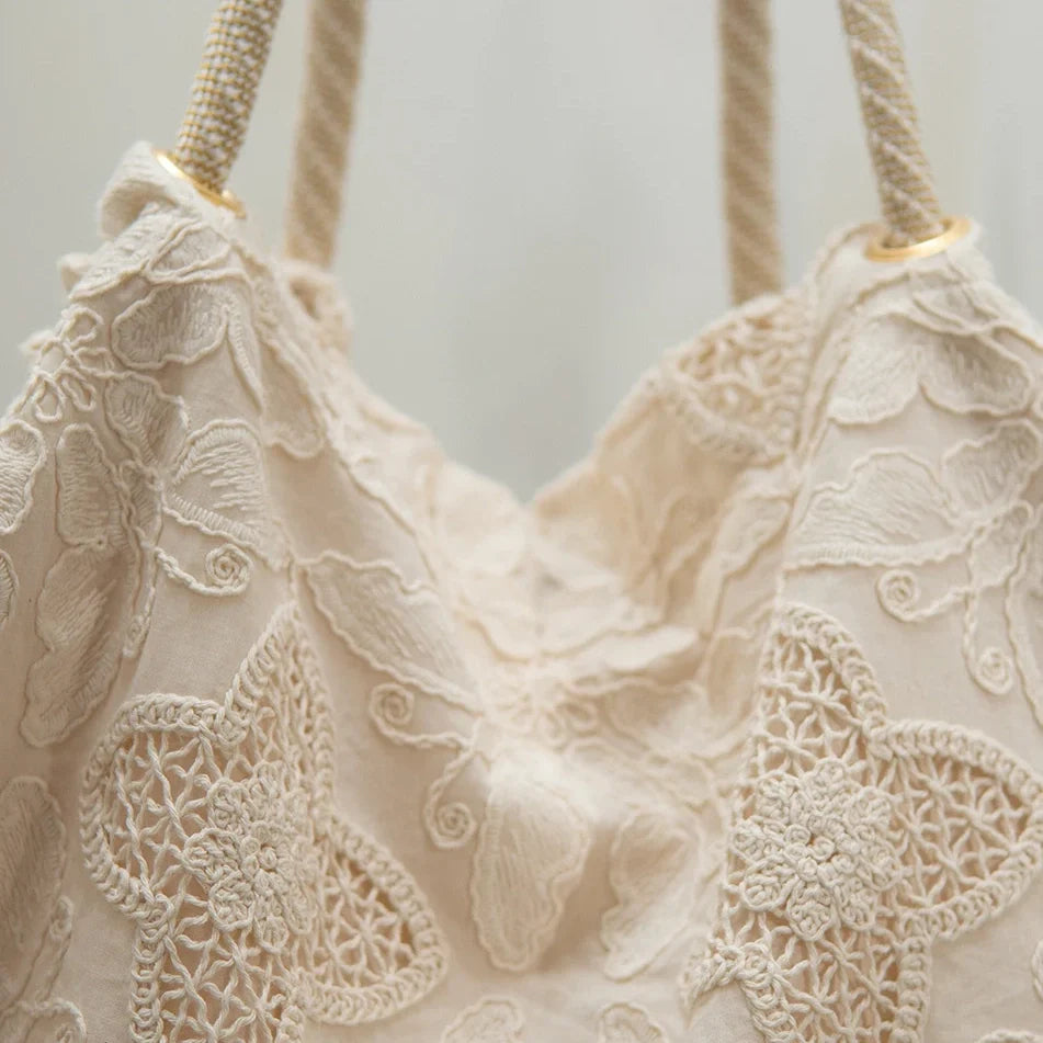Women White "BINDLE" Embroidered Tote(261BG40KP/edelweiss)