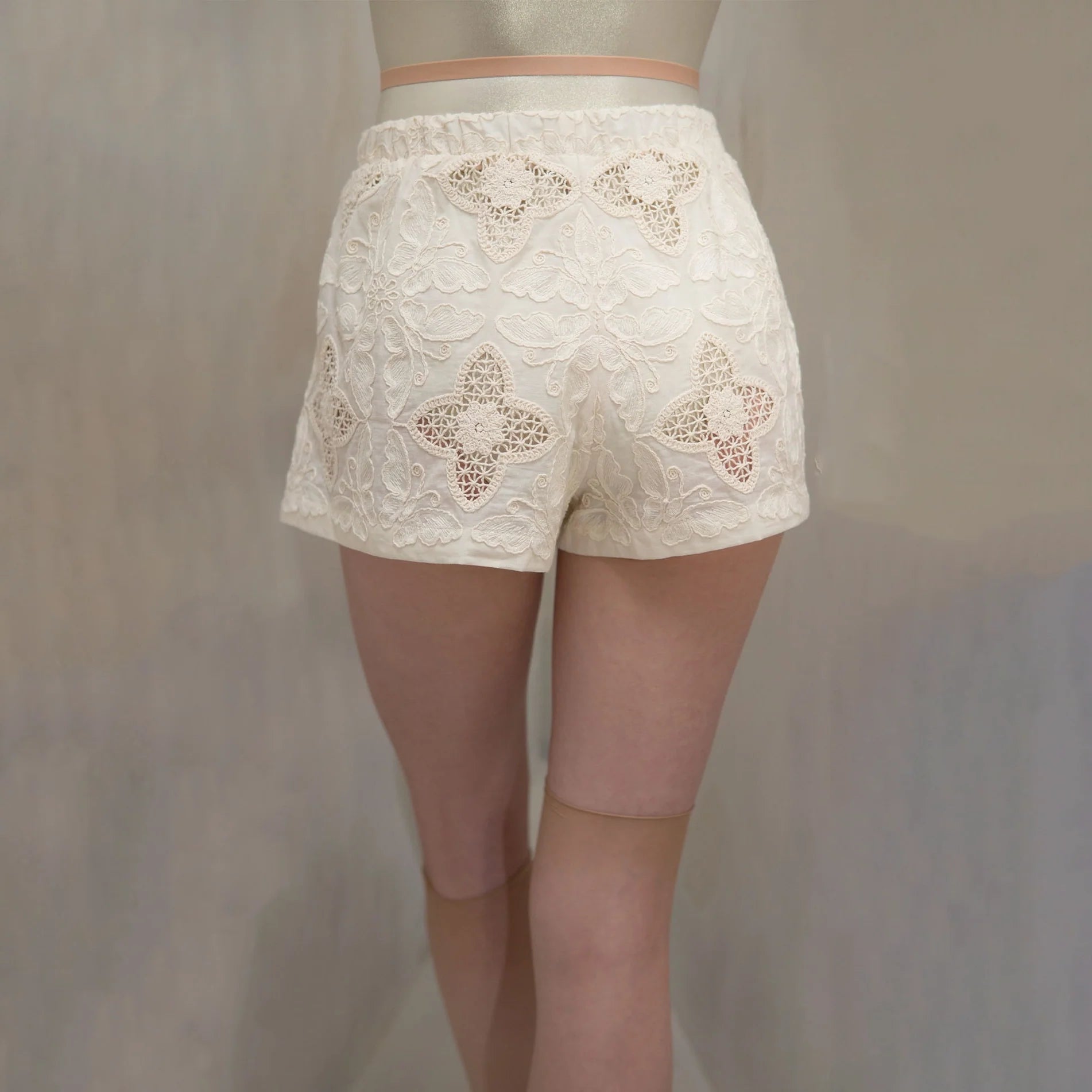 Women White "BOTANIC RICHELIEU" Embroidered Shorts(261SH40KP/edelweiss)